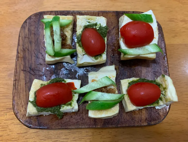 爲顏色設計，又加小黃瓜與小番茄