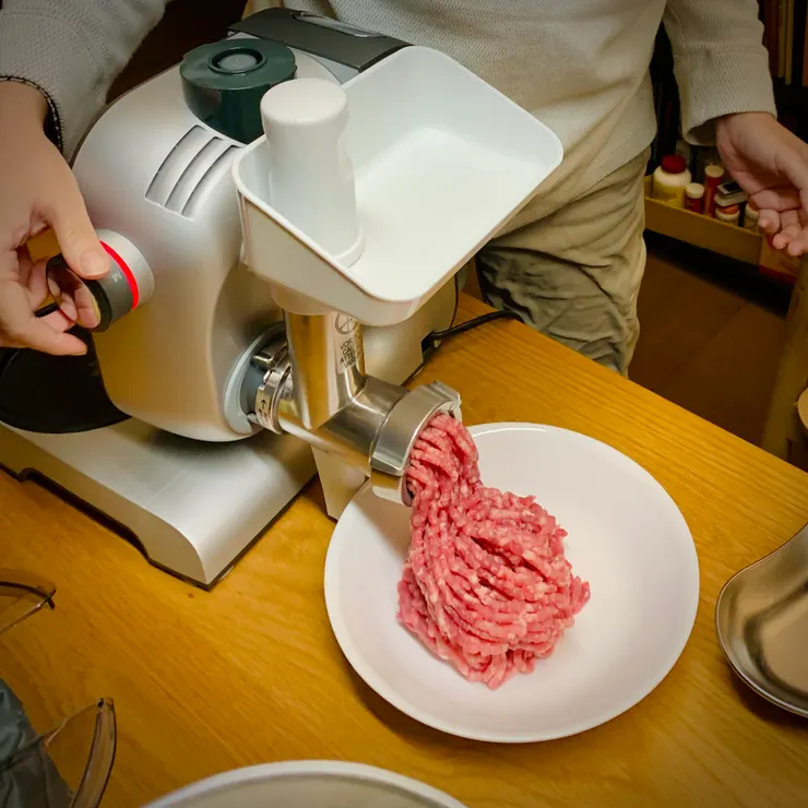 用 Bosch 萬能廚師機絞肉!(我沒有要帶貨啦)