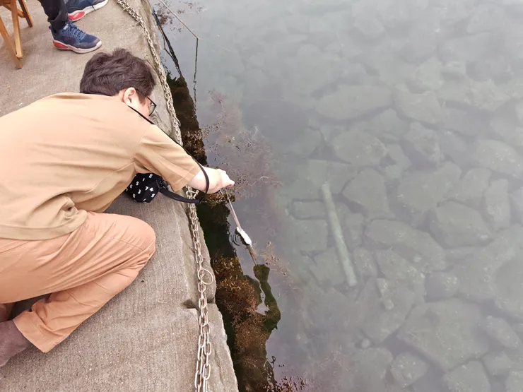 測試手機防水袋的K桑