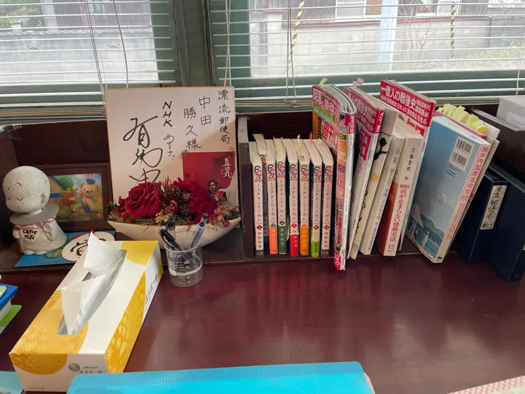 裡面也有勿言推理的漫畫書喔