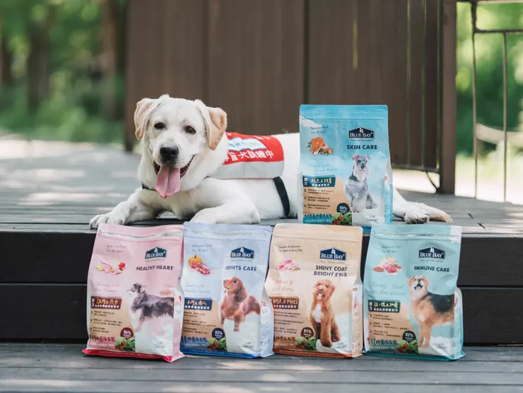 圖說：倍力寵物選用在地蔬果、有機食材，確保營養新鮮零時差，從2020年起成為台灣導盲犬協會指定犬糧，支持從幼犬到訓練的全週期健康。（資料來源：倍力寵物健康食品）