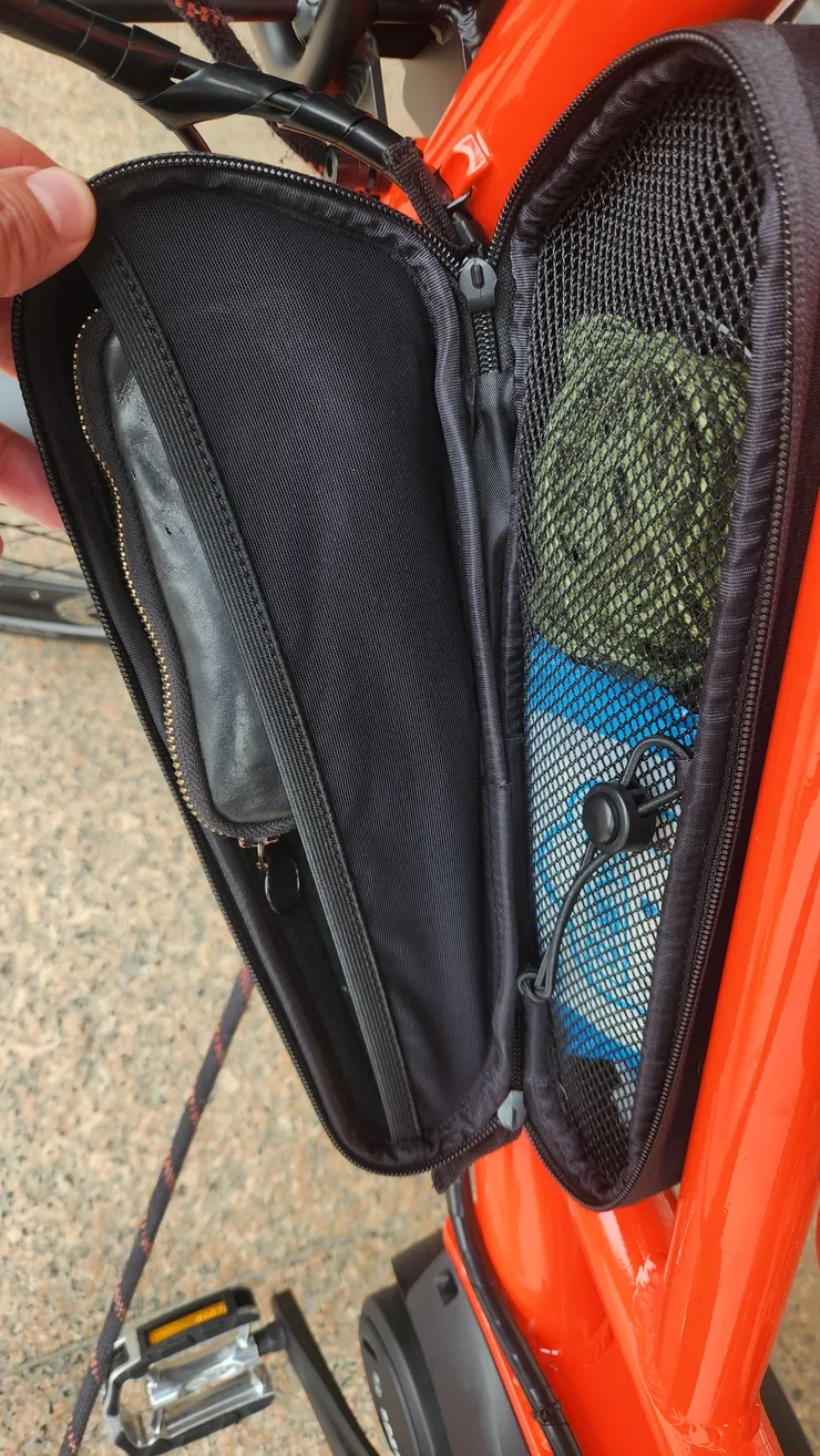 搭配的車架包可以提供額外的存放空間。