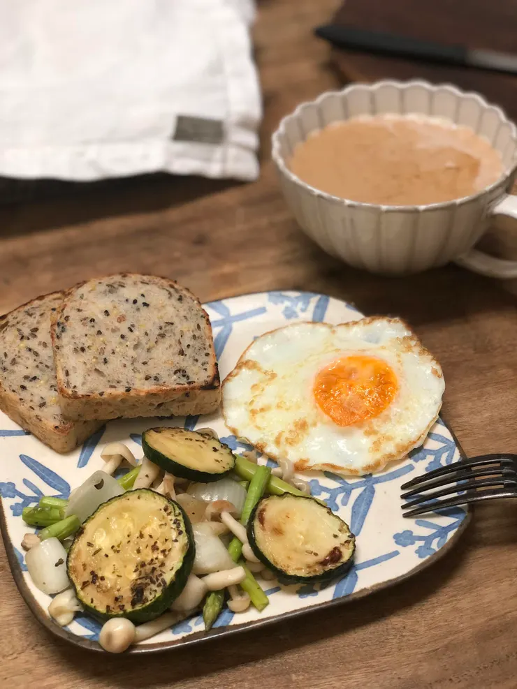 現在每天準備早餐變成我的一大樂趣，有份量上的規範、又要考慮搭配組合，可以激發創造力 :)