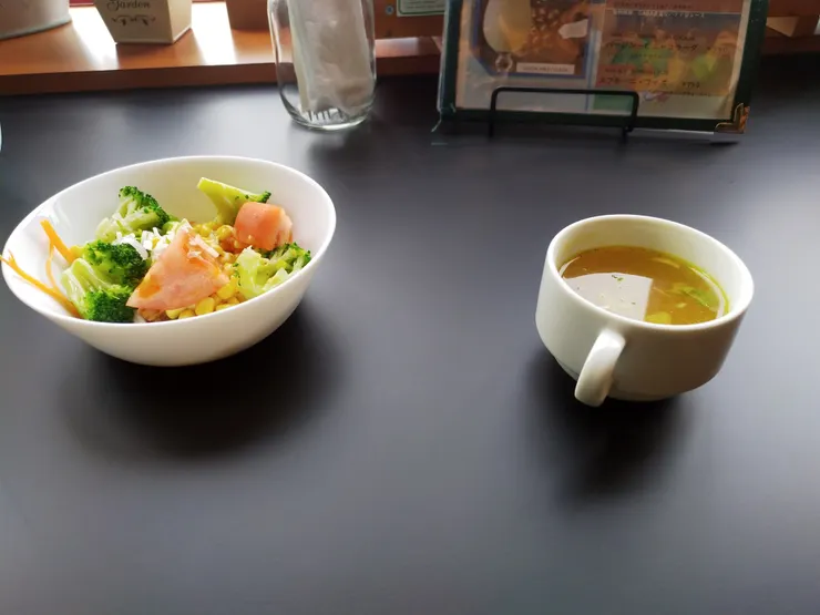 沙拉吧、湯品無限供應