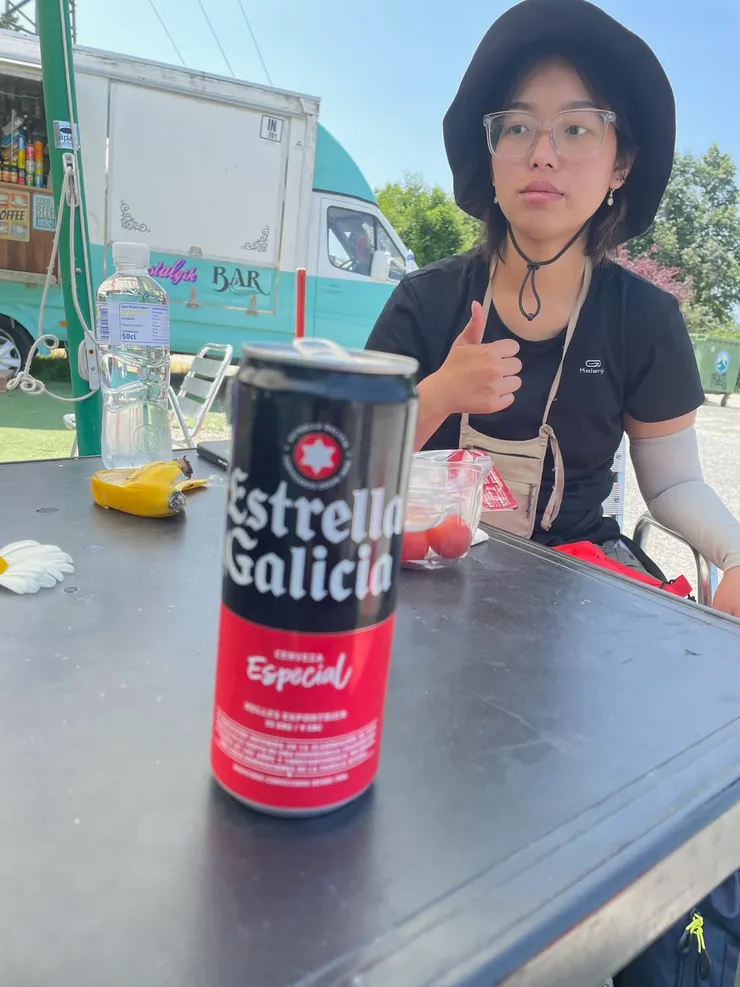 途中認識的香港妹妹Jenny 與 Estella啤酒