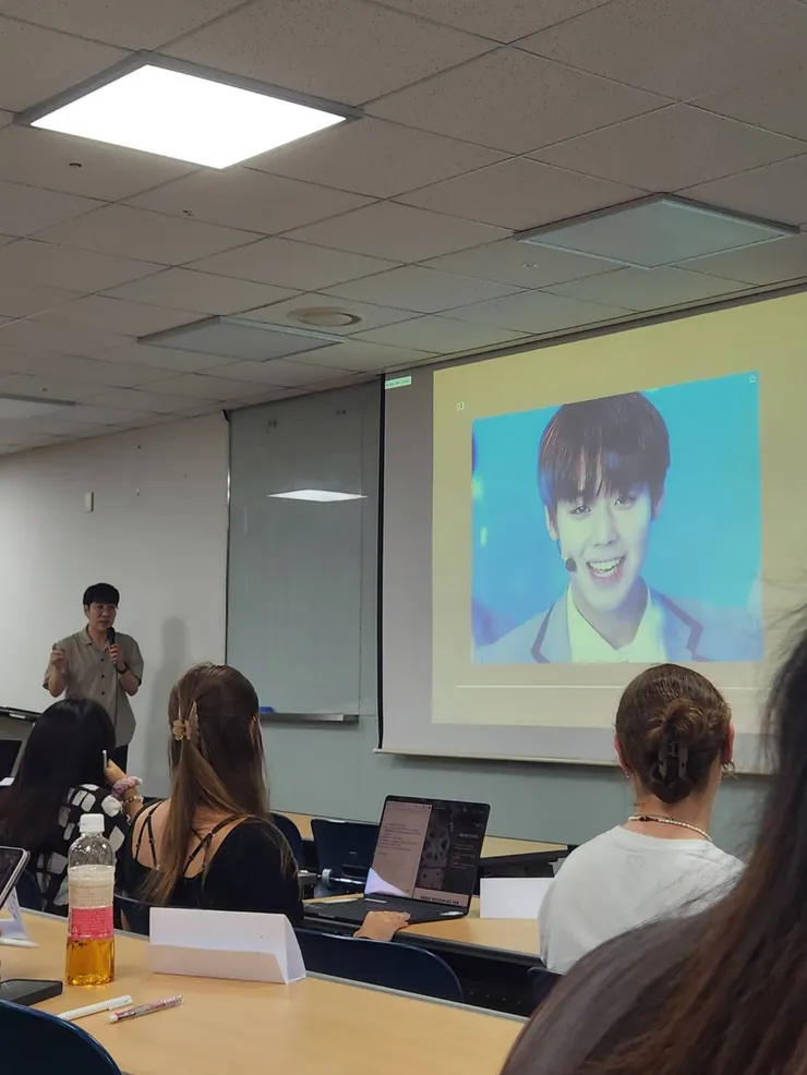 박지훈教授介紹自己時說自己跟這個偶像同名XD