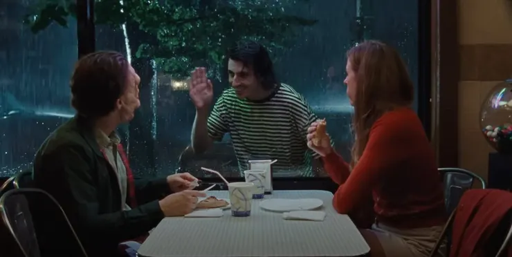 即使是那些認識 Edward 的人，也常常會無意間冒犯他。來源：《非常男人》電影劇照