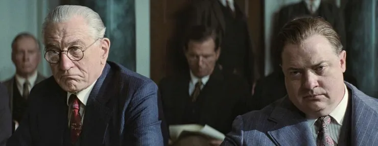 在法庭裡的被告,像是早已熟悉制度運作的人。