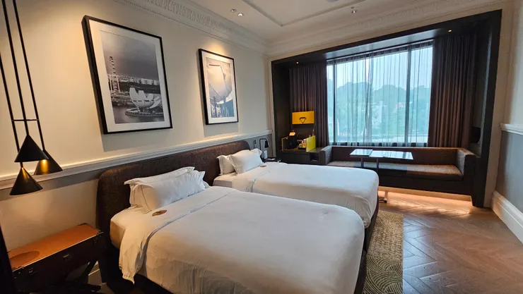 房間牆上掛的照片是新加坡藝術科學博物館!