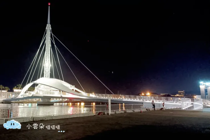 餐廳斜前方的大港橋