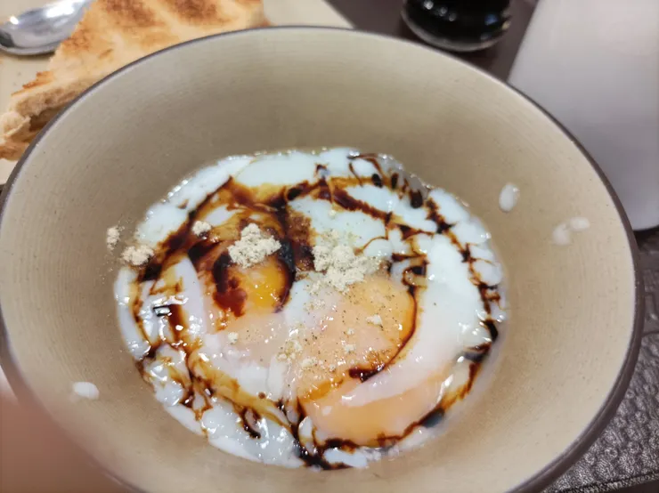 終於知道了水煮蛋，原來是未煮熟的蛋破殻而出