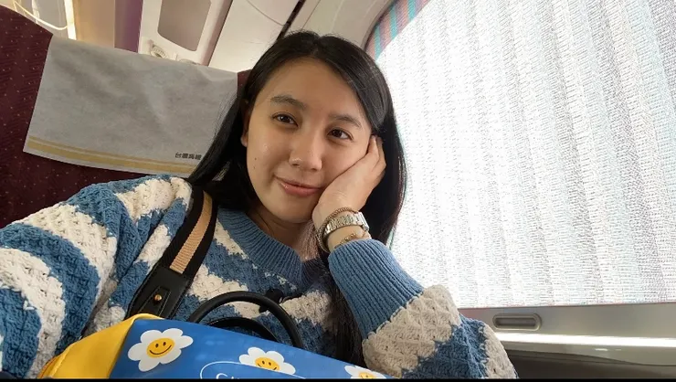 找不到搭火車的照片，只好用搭高鐵的照片來示意🤭