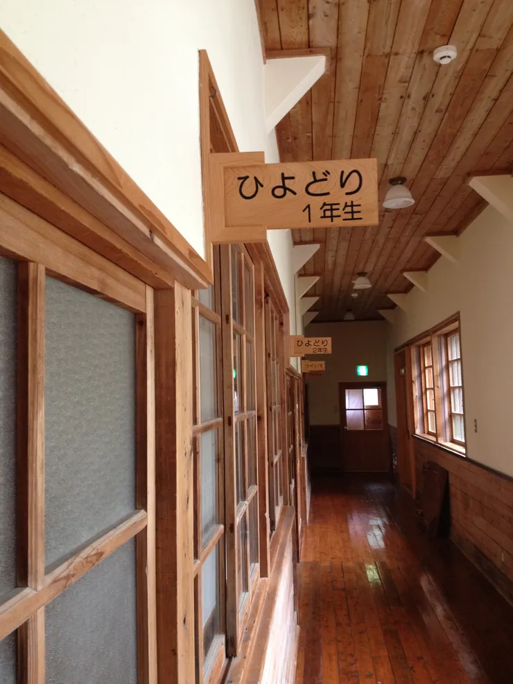 昔日的班級教室，如今是住宿的客房。