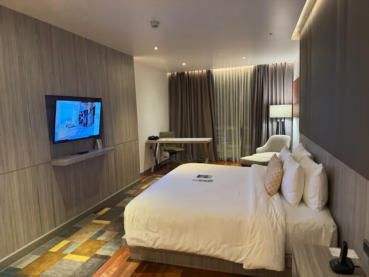 King size 床很大，不會碰到另一半