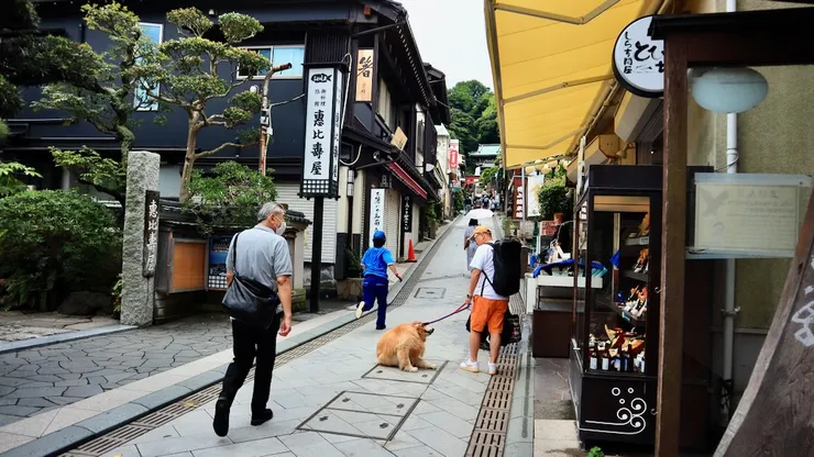 江之島弁財天仲見世通（photo by 小嶼 2024）