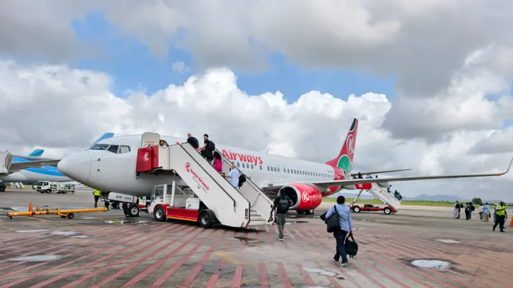 蒙巴薩機場，走路上飛機。由蒙巴薩到奈洛比只要一小時。