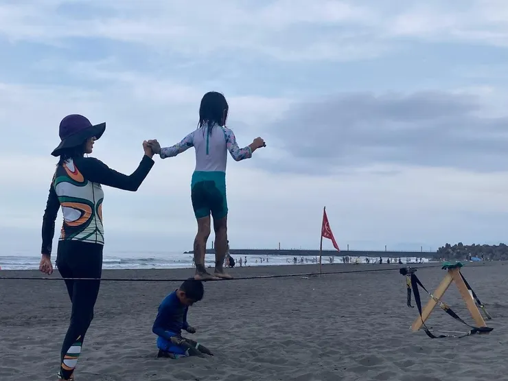海邊走繩