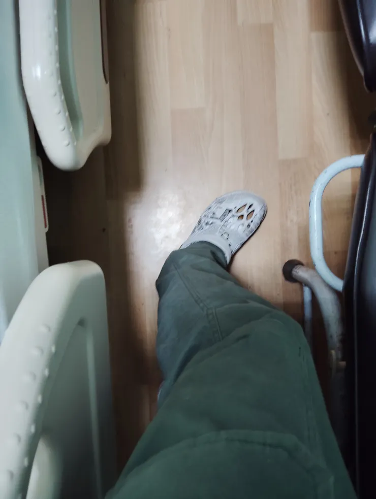 出院前，拔除所有引管、換回來時的衣褲