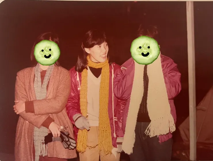 吳世陽大哥送的黃色大圍巾一直用到專科畢業