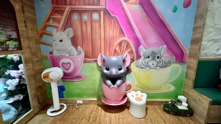 一樓咖啡廳的龍貓模型