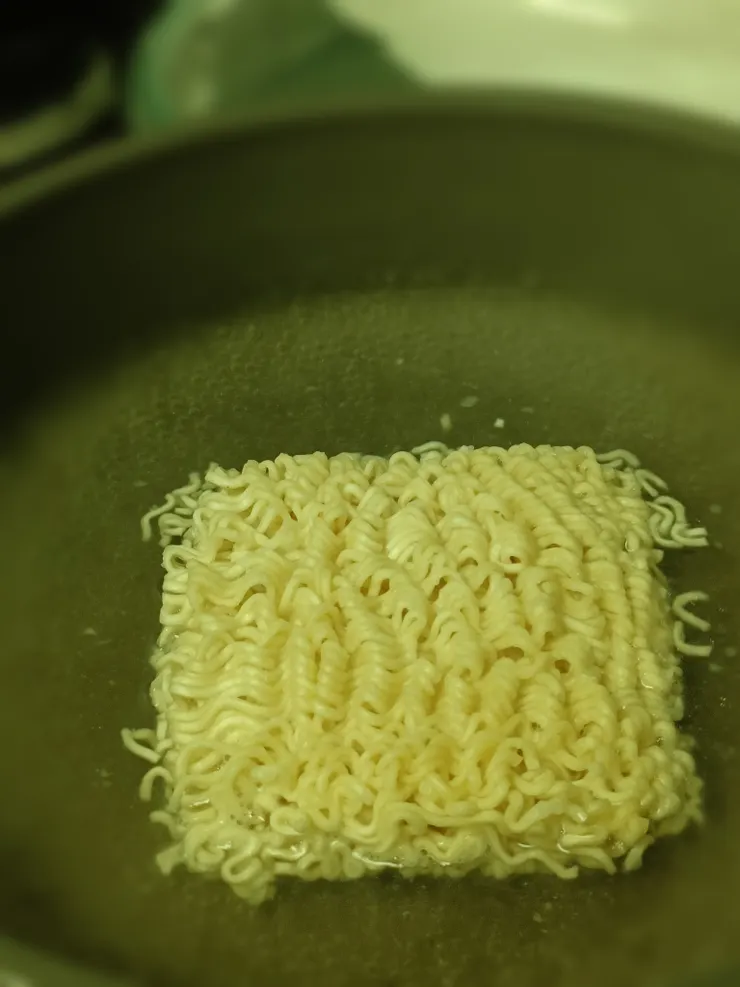 下一鍋水煮泡麵