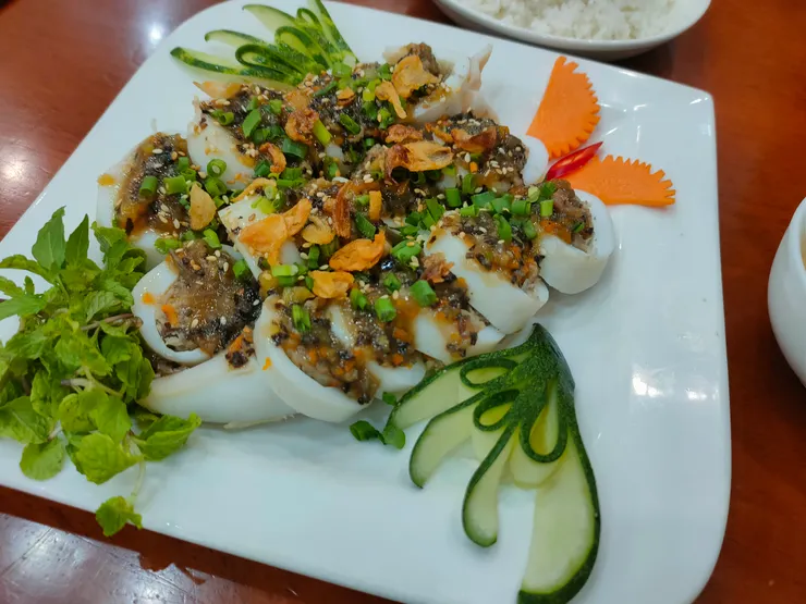 包餡魷魚，上面的菇菇醬很好吃