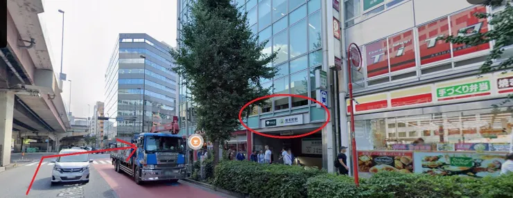 圖8，岩本町站(紅圈)，如果你有嬰兒車，記得往前走，在前面紅綠燈右轉，走一小段路會有岩本町站的電梯