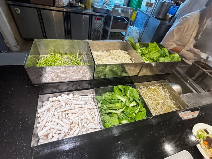 擔仔麵自己加料