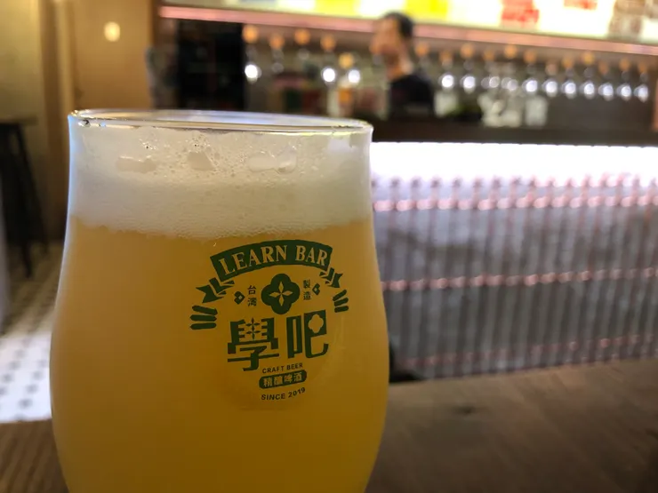 精釀啤酒上誘人的泡沫層