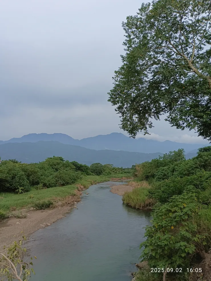 青山流水繞孤村，自拍攝