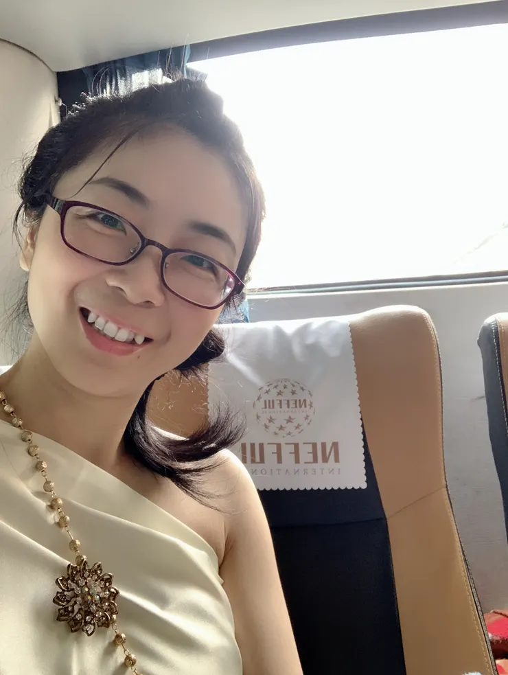 等待上車前，昱方巧手幫我變髮❤️