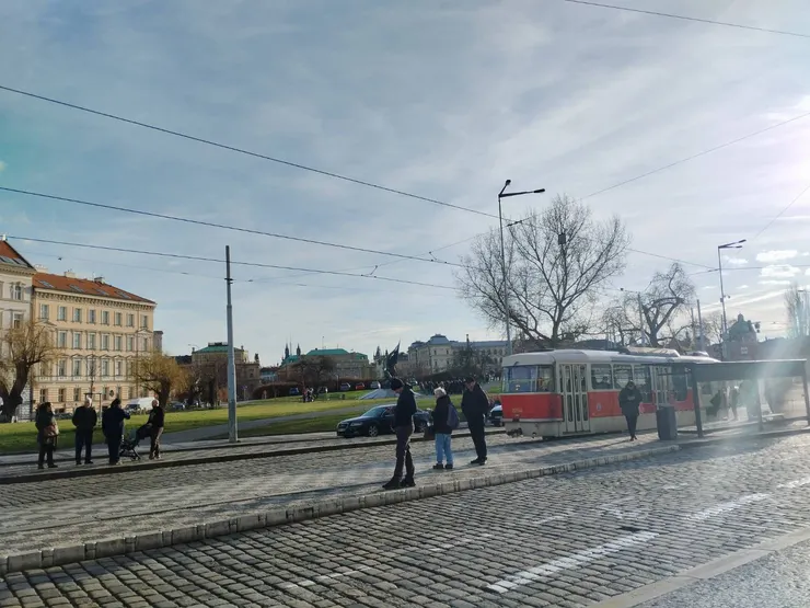 早安，布拉格！