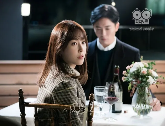 在公司代表政佑同時簽下玄秀作為劇本作家、投資正善開立Fine Dining餐廳，讓兩人再次重逢。