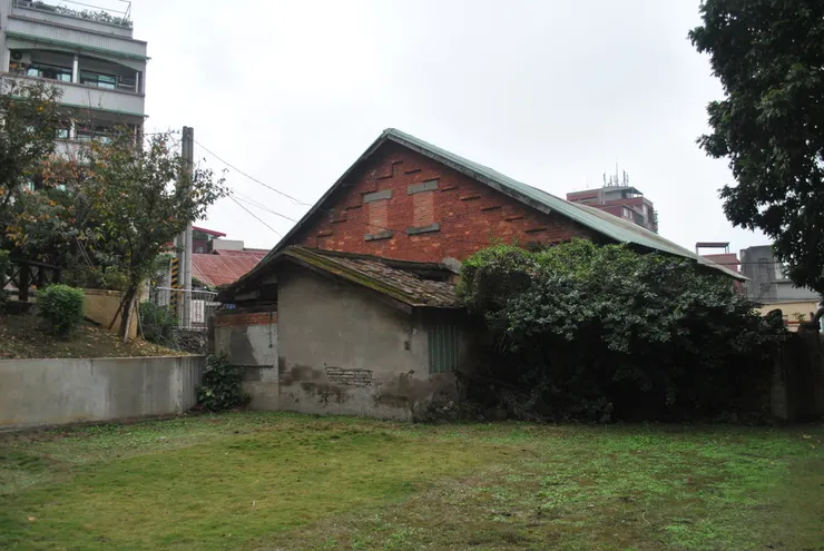 未整修前的滬尾小學校禮堂