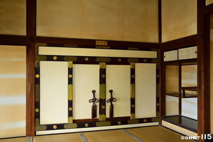 「武者隱」外觀看似一般的櫃子但可以讓護衛躲在裡面