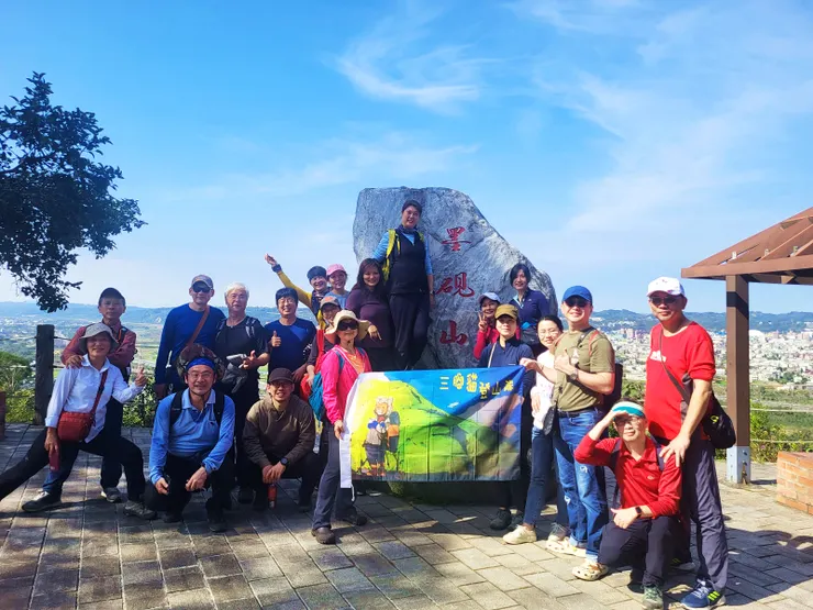 約莫10多分鐘來到觀景平台。