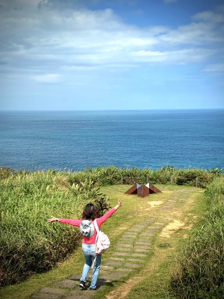 往第三個觀景台，彷彿要直衝入海