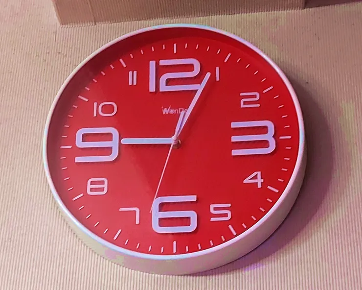 上面這張玻璃面時鐘，回來能量還有52分(可惜時間停了)