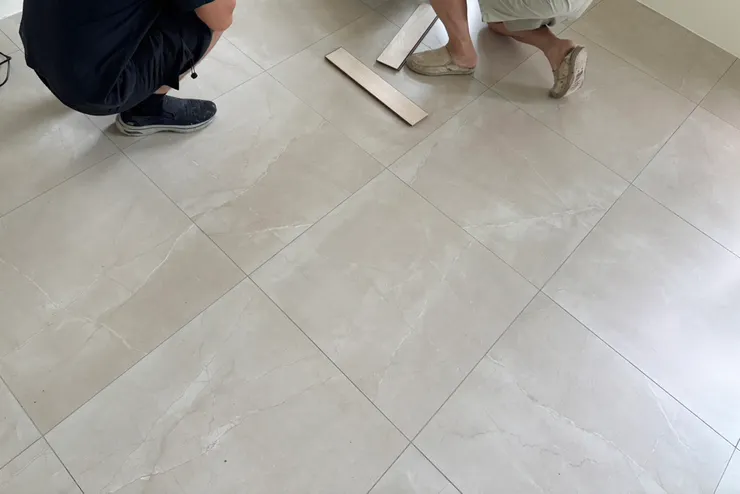 ▼尚未鋪設地板前▼ - 展示原始磁磚狀態
