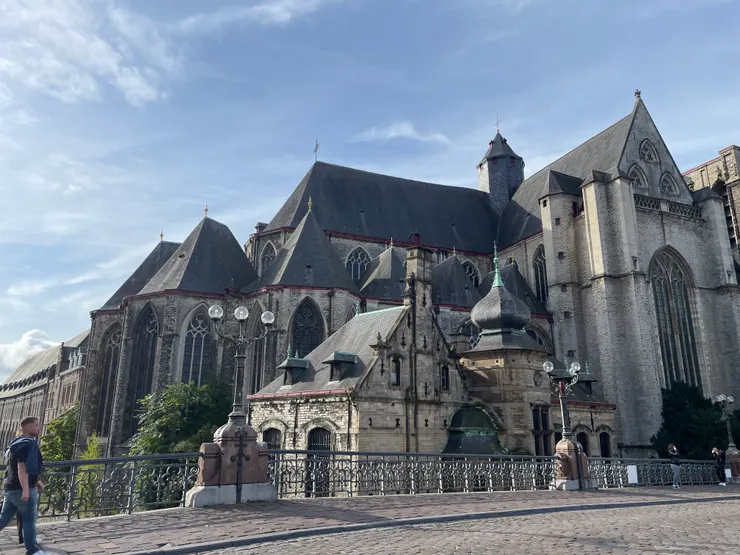 Sint-Michielsbrug 聖米歇爾橋一景