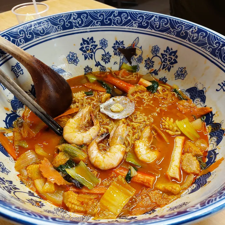 大碗公的海鮮辣麵