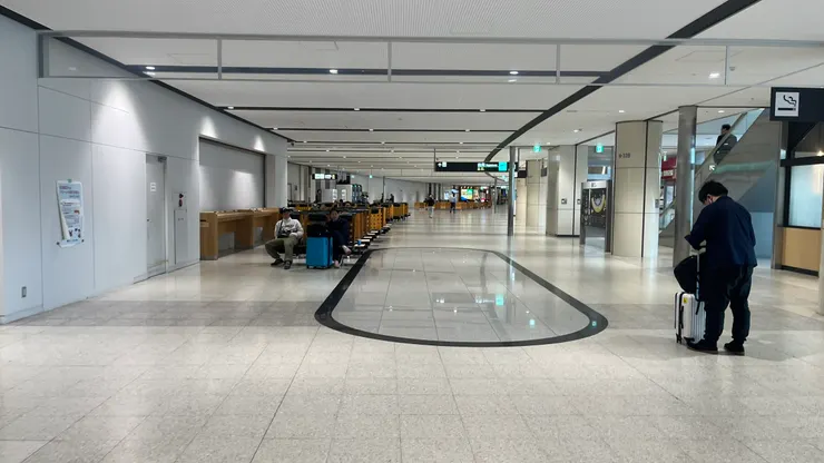 實測表定時間多15分鐘就能出關。