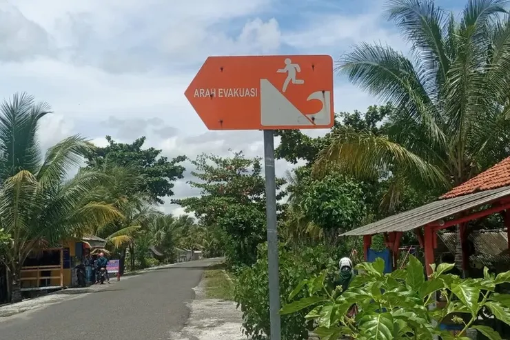 在峇里島海邊多留意此疏散標誌