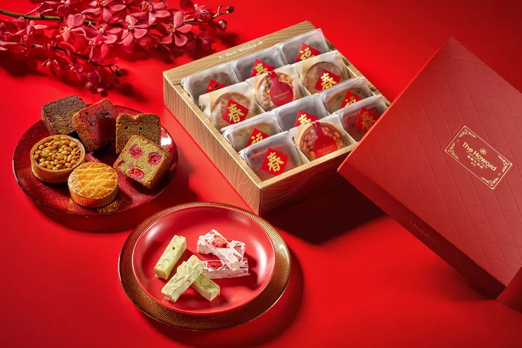 點心坊法式禮盒內有5款精緻點心，是年節期間送禮自用兩相宜的最佳選擇。（台北福華大飯店提供）