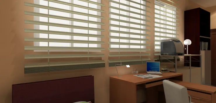 這房間窗戶算是多了。居住面積這麼細小，連窗戶都沒有的話很可憐。