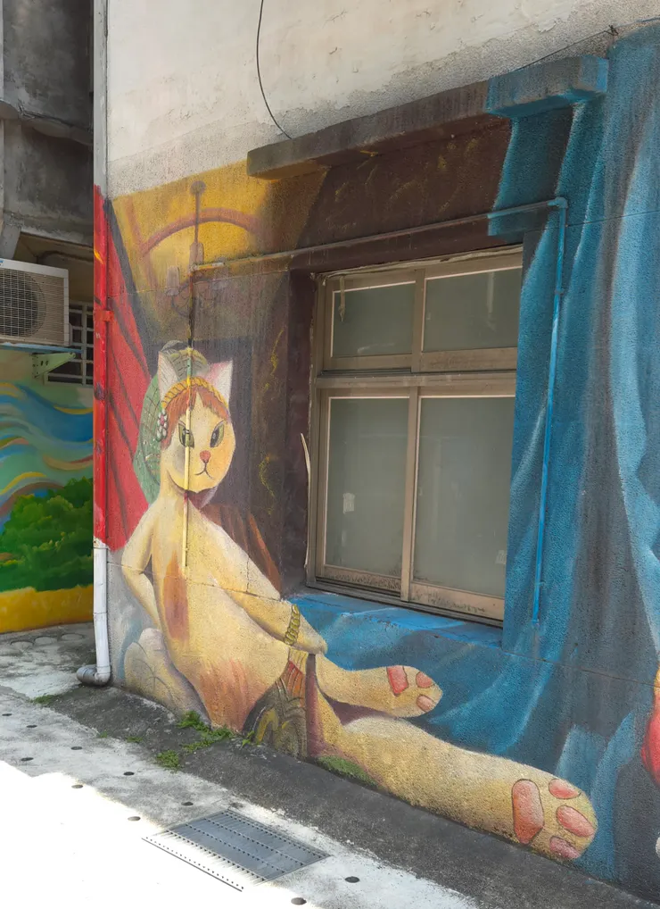 安格爾的大宮女：性感妖嬈的土耳其宮女貓。「回眸一笑百媚生，六宮粉黛無色色。」這隻大宮喵的回眸，只會讓你想問：「主子，您的脊椎還好嗎？是不是又在練貓咪瑜珈了？」