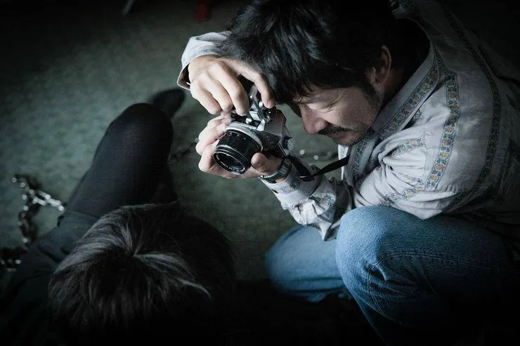 手握相機的深瀨彷彿擁有全世界