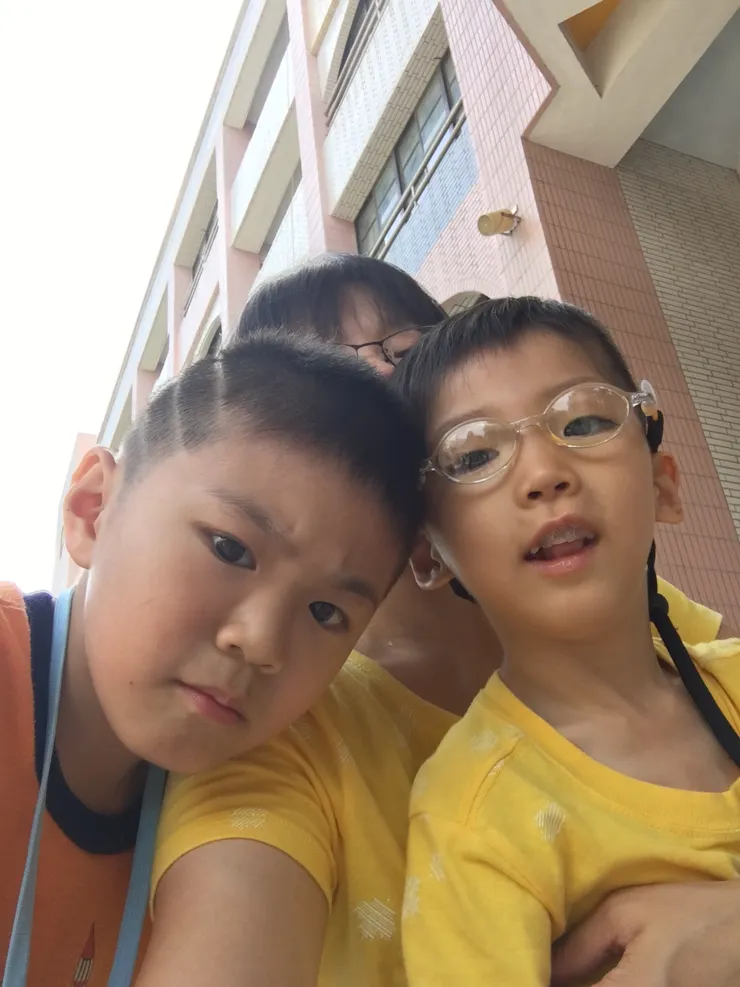 孩子們在小女孩開啟融合的頭之後，都非常喜愛子祐。