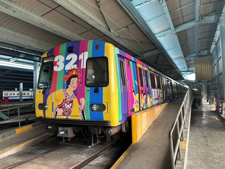 ▲唐氏症基金會將於3月21日至3月29日在台北車站大廳舉辦《321 因為有你・我們一起》特展,以捷運彩繪列車做為前導宣傳,透過創意轉譯,希望讓民眾更了解唐氏症,以同理心打造共融社會。
