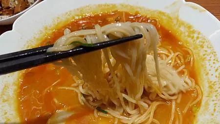 [異國美食]令人噴香的一碗新加坡樂天餐飲集團來的拉麵，集合鮮